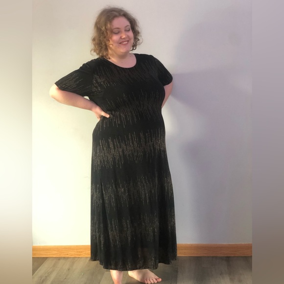 Black & Gold Maxi Dress - Picture 3 of 9